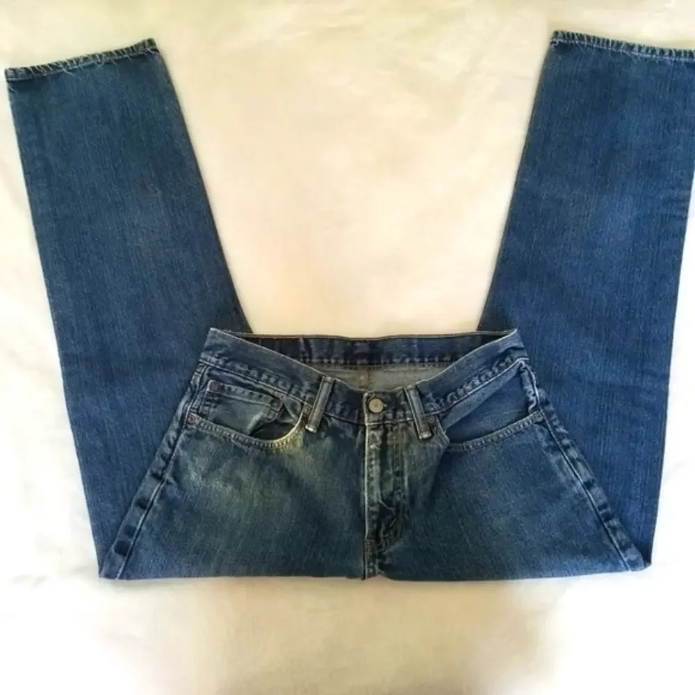 Levi's 514 Traditional 5 Pocket Styling Medium Wash Jeans